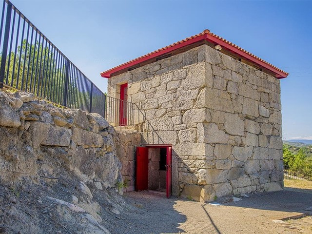 REHABILITACIÓN INTEGRAL DE BODEGA - LAGAR AS BARROCAS